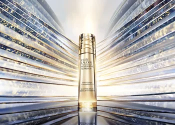 탄력의 한계를 넘다! 에스티 로더 탄력 세럼 신작 ‘리바이탈라이징 슈프림 플러스 ST’