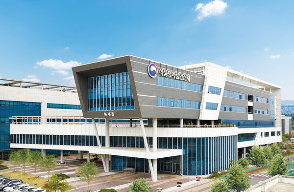 수출 114억 달러의 기적! 글로벌 시장을 홀린 K-뷰티, 역대 최대 실적