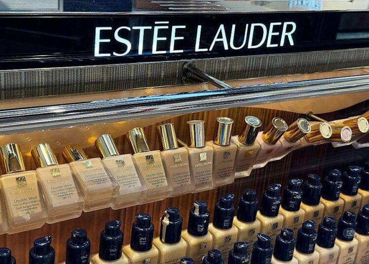 에스티 로더 푸이그 합병, 럭셔리 뷰티 시장 재편